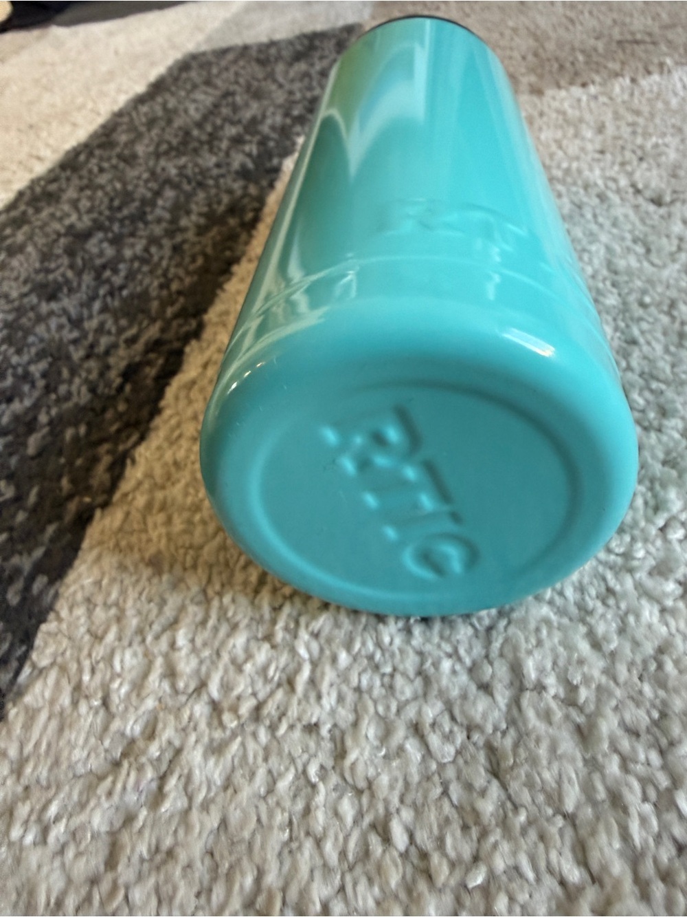 RTIC Aqua Stainless Insulated Water Bottle Tumbler with Black Lid-20oz - Picture 4 of 5